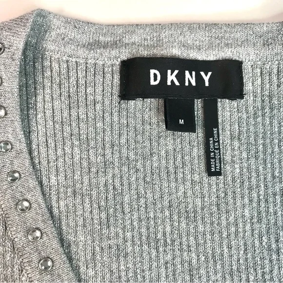 DKNY M Sparkly silver metallic thread grey ribbed V-neck knit top Size Medium - Picture 10 of 15